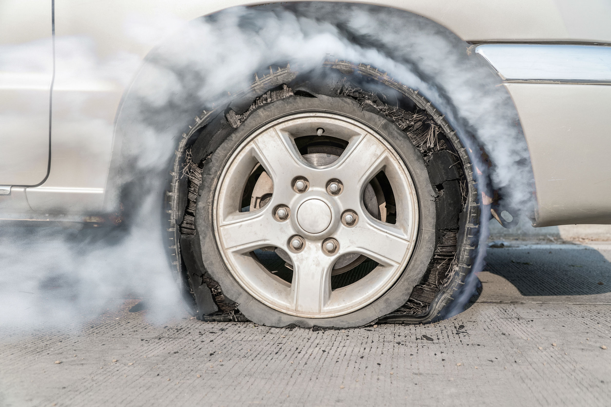 Can You Sue in Florida after a Tire Blowout Injury?